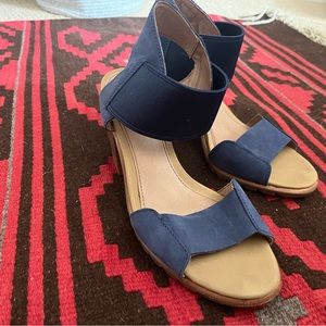 Blue suede and elastic Sorel sandal